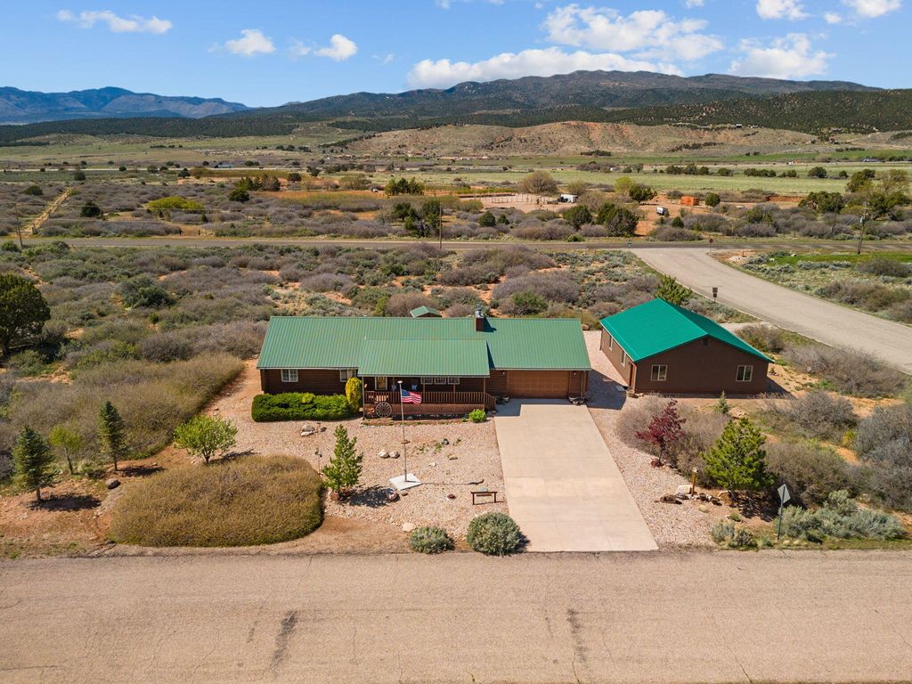Photo of 921 W Chuwi Path Path, Kanarraville, UT 84742 (MLS # 115576)