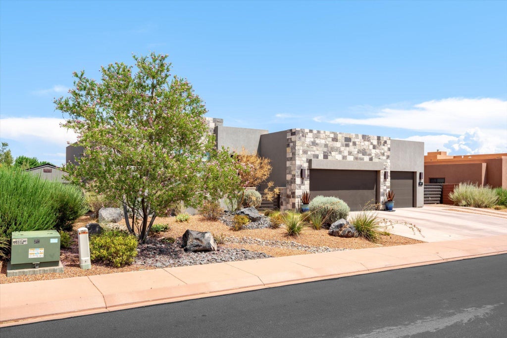 Photo of 67 S 495 W, Ivins, UT 84738 (MLS # 117957)