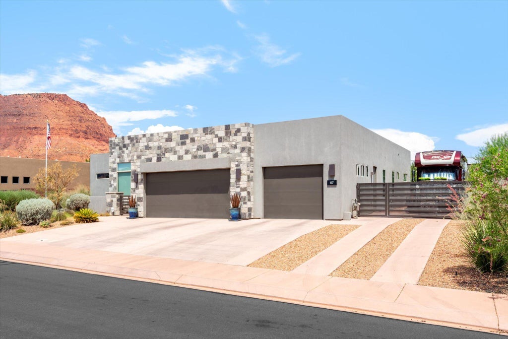 Photo of 67 S 495 W, Ivins, UT 84738 (MLS # 117957)