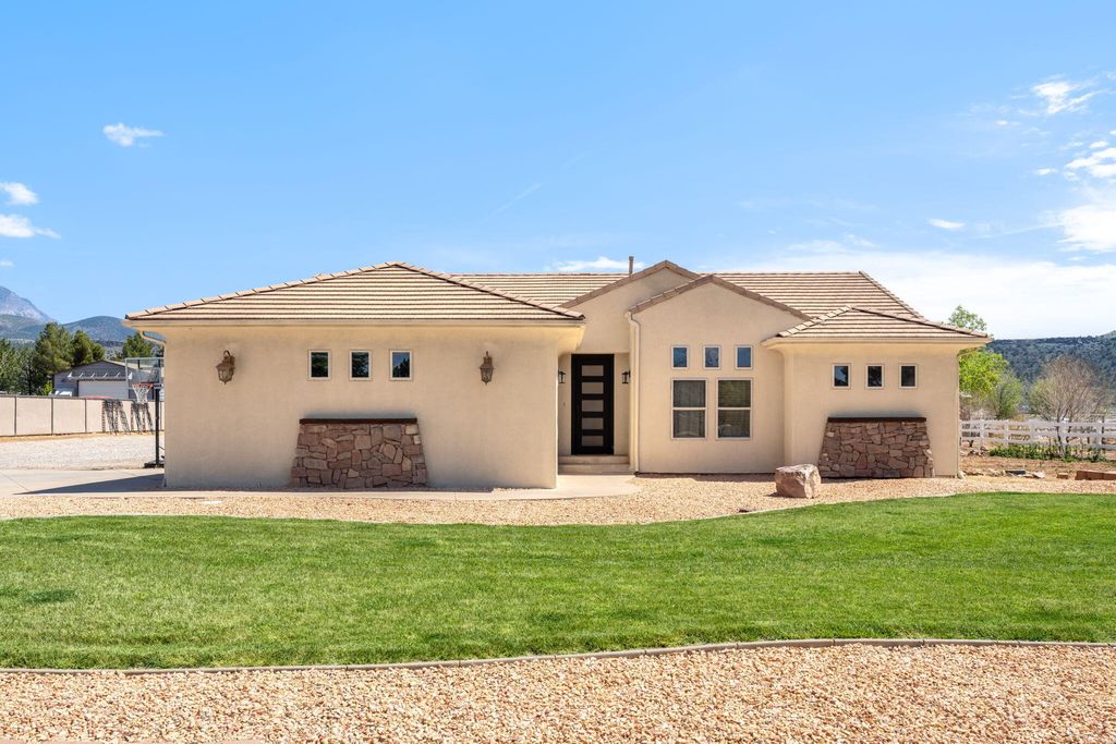 Photo of 7776 N Wagon RD W, Saint George, UT 84770 (MLS # 115728)