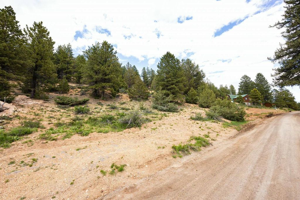 Photo of 910 N Harris Spring RD, Duck Creek Village, UT 84762 (MLS # 110747)