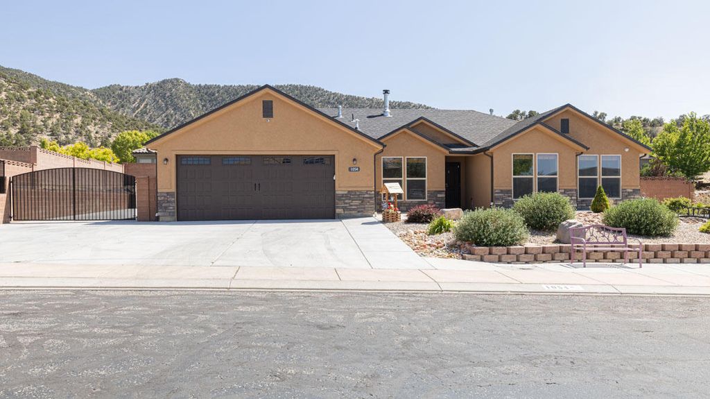 Photo of 1054 E Ashdown Forest RD, Cedar City, UT 84721 (MLS # 112007)