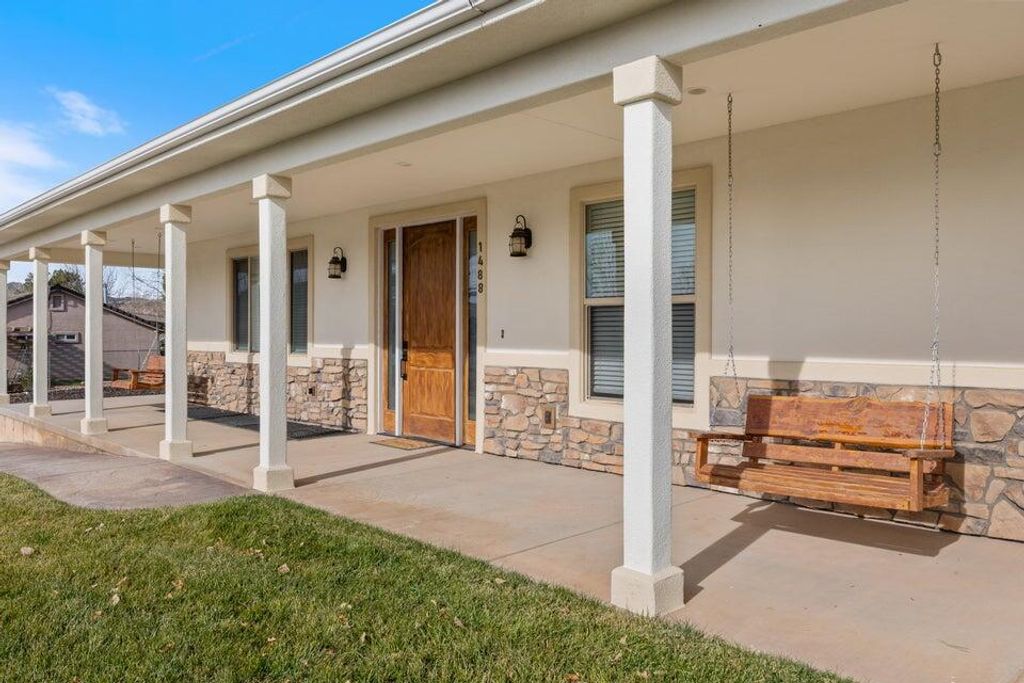 Photo of 1488 W Diamond Valley Dr Dr, Saint George, UT 84770 (MLS # 116513)