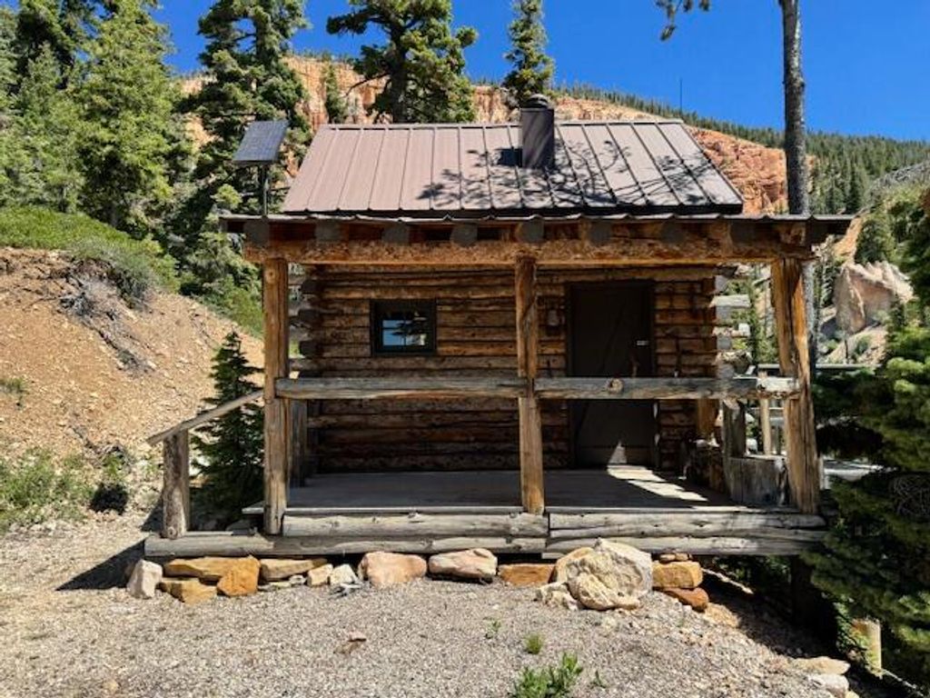 Photo of 2008 W Brown Bear RD, Duck Creek Village, UT 84762 (MLS # 111921)