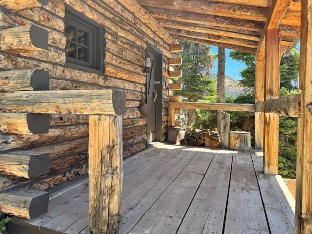 Photo of 2008 W Brown Bear RD, Duck Creek Village, UT 84762 (MLS # 111921)