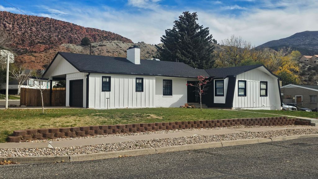 Photo of 252 N Highland DR, Cedar City, UT 84721 (MLS # 114214)