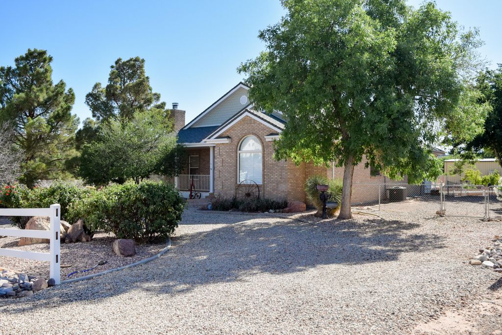 Photo of 1653 W 250 N, Hurricane, UT 84737 (MLS # 113446)