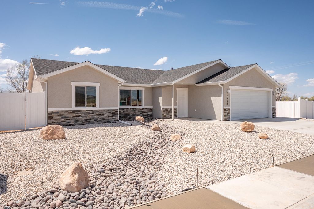 Photo of 3879 N Hawks Landing LP, Enoch, UT 84721 (MLS # 115223)