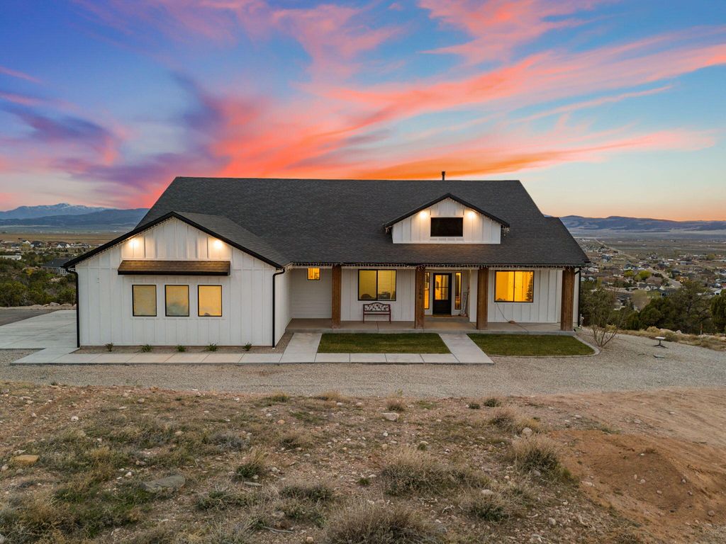 Photo of 1066 S Panorama DR, Cedar City, UT 84720 (MLS # 115472)