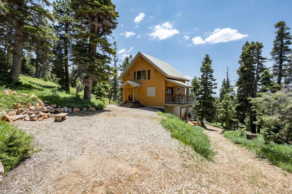 Photo of 5675 W Mountain Lion DR, Duck Creek Village, UT 84762 (MLS # 116460)