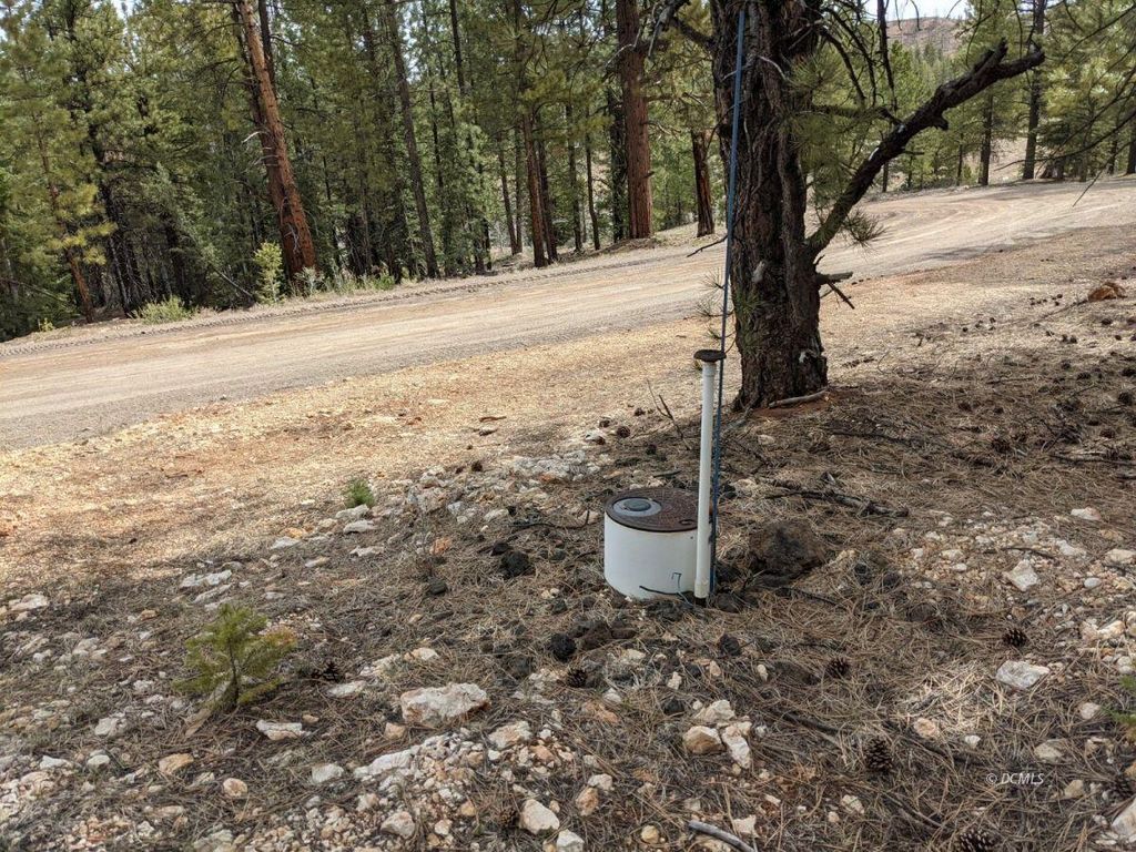 Photo of 695 N Debonair DR, Duck Creek Village, UT 84762 (MLS # 112302)