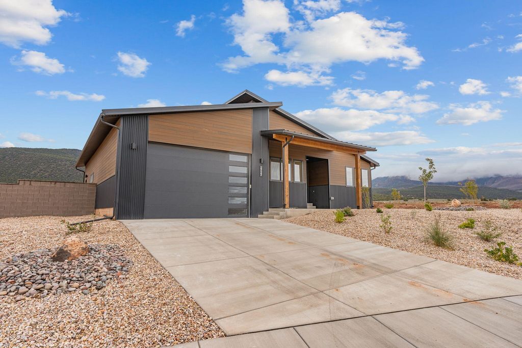 Photo of 2727 S Howard LN, Cedar City, UT 84720 (MLS # 113680)