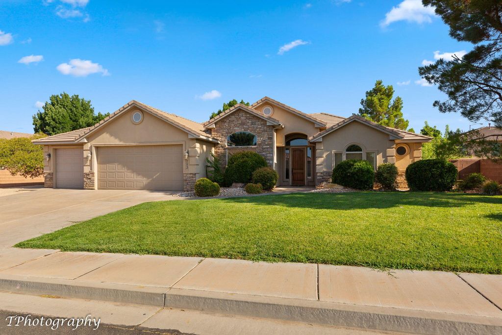 Photo of 753 Castle Stone DR, Washington, UT 84780 (MLS # 112698)