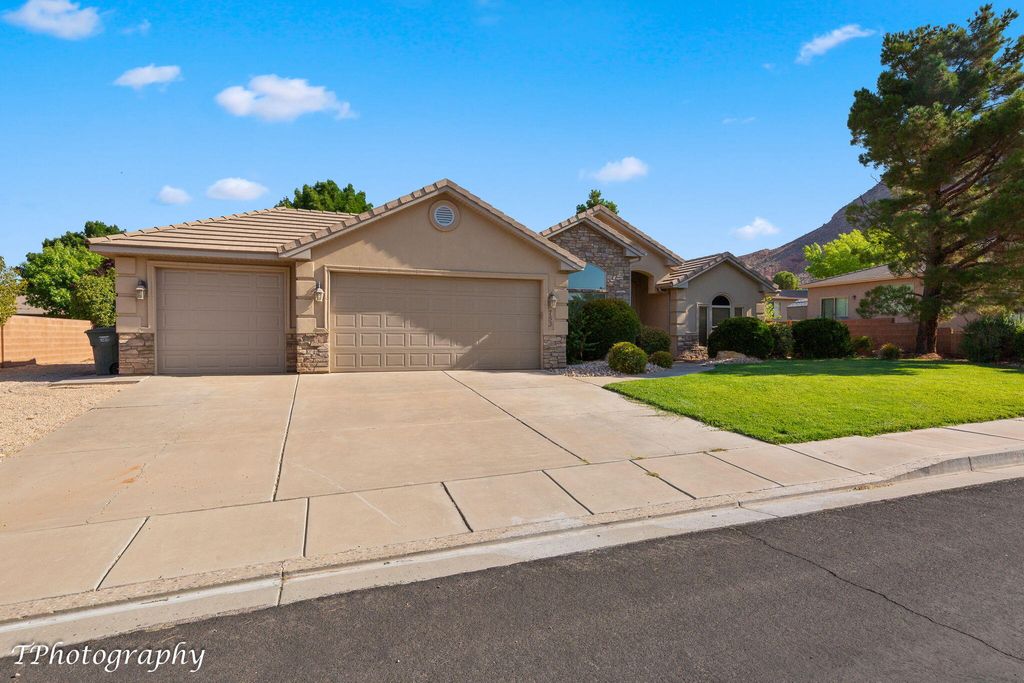 Photo of 753 Castle Stone DR, Washington, UT 84780 (MLS # 112698)