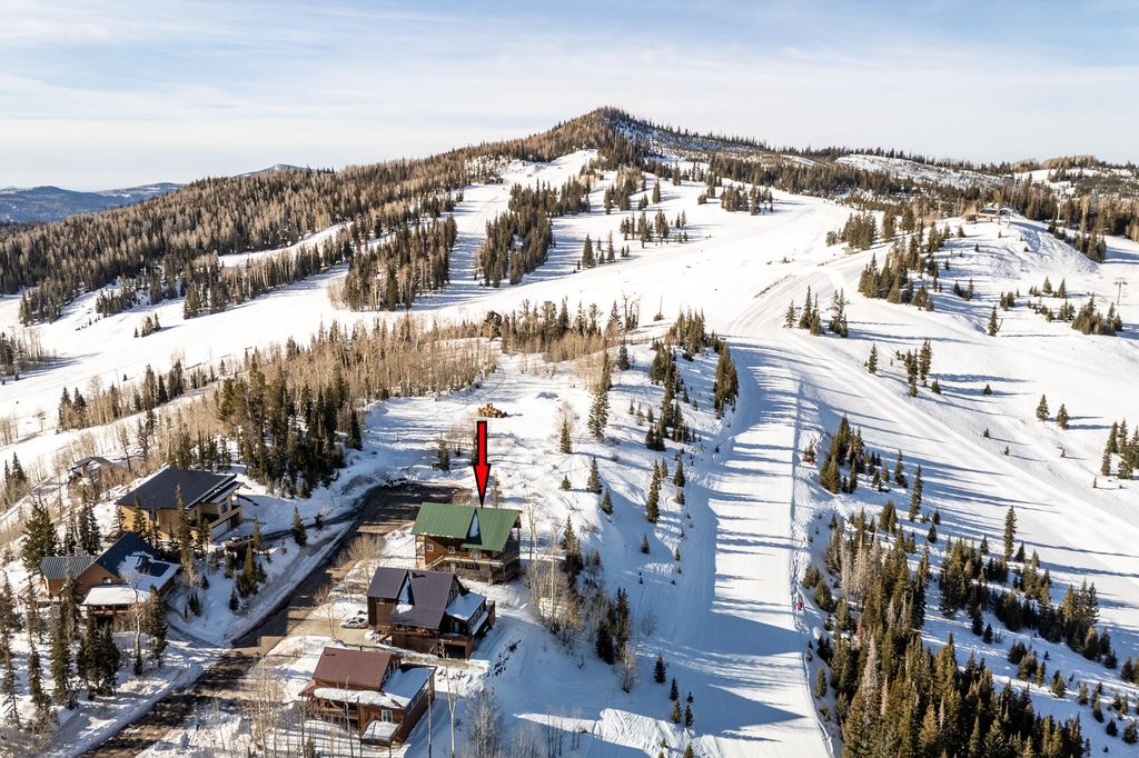 Photo of 446 W Ridge View ST, Brian Head, UT 84719 (MLS # 114507)