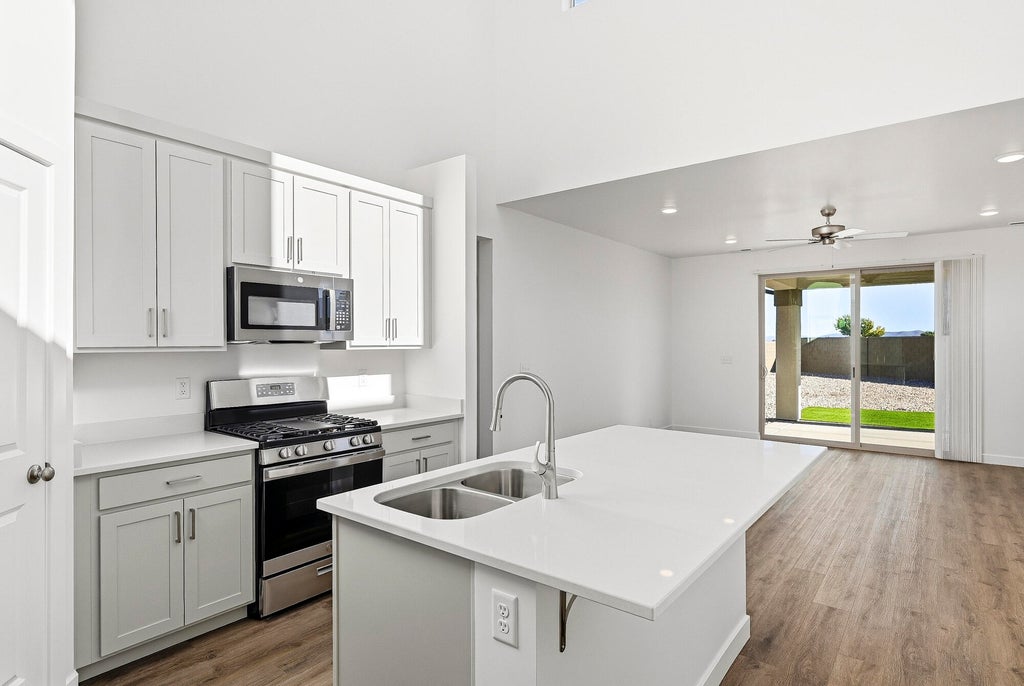 Photo of 2970 W Runway DR, Cedar City, UT 84721 (MLS # 118440)