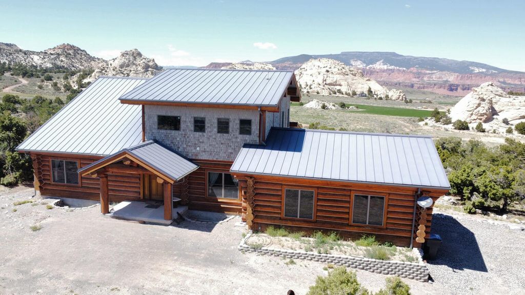 Photo of 630 E Bullberry LN, Teasdale, UT 84773 (MLS # 113162)