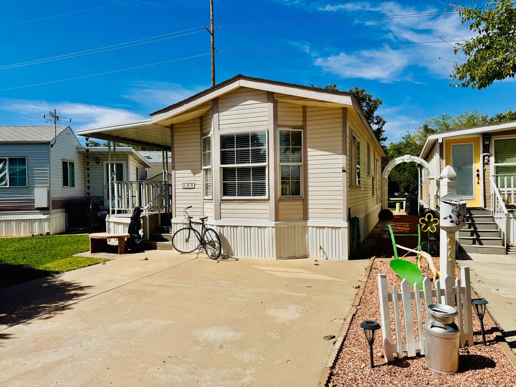 Photo of 1160 E Telegraph ST #100, Washington, UT 84780 (MLS # 118381)