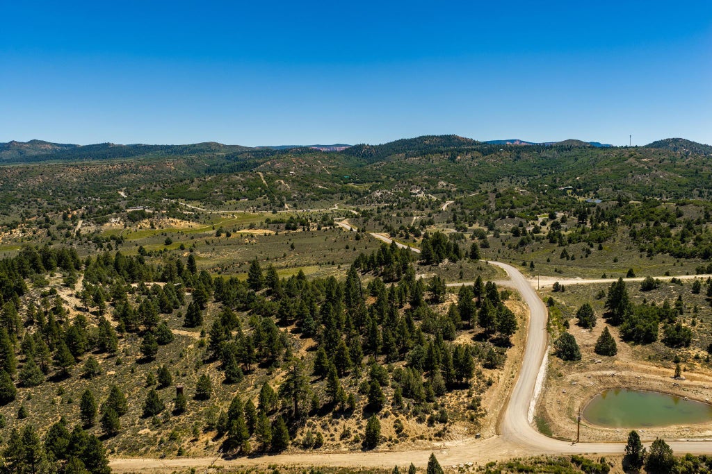 Photo of 1010 W Lutherwood RD, Alton, UT 84710 (MLS # 117548)