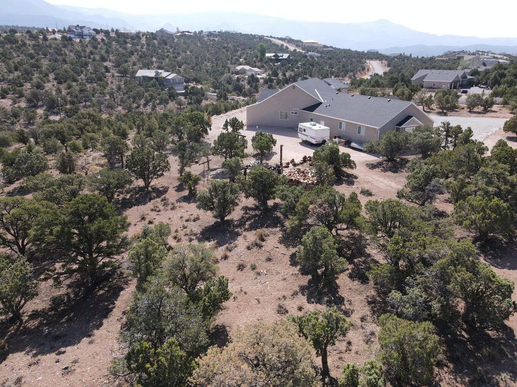 Photo of 1095 S Panorama DR, Cedar City, UT 84720 (MLS # 114487)