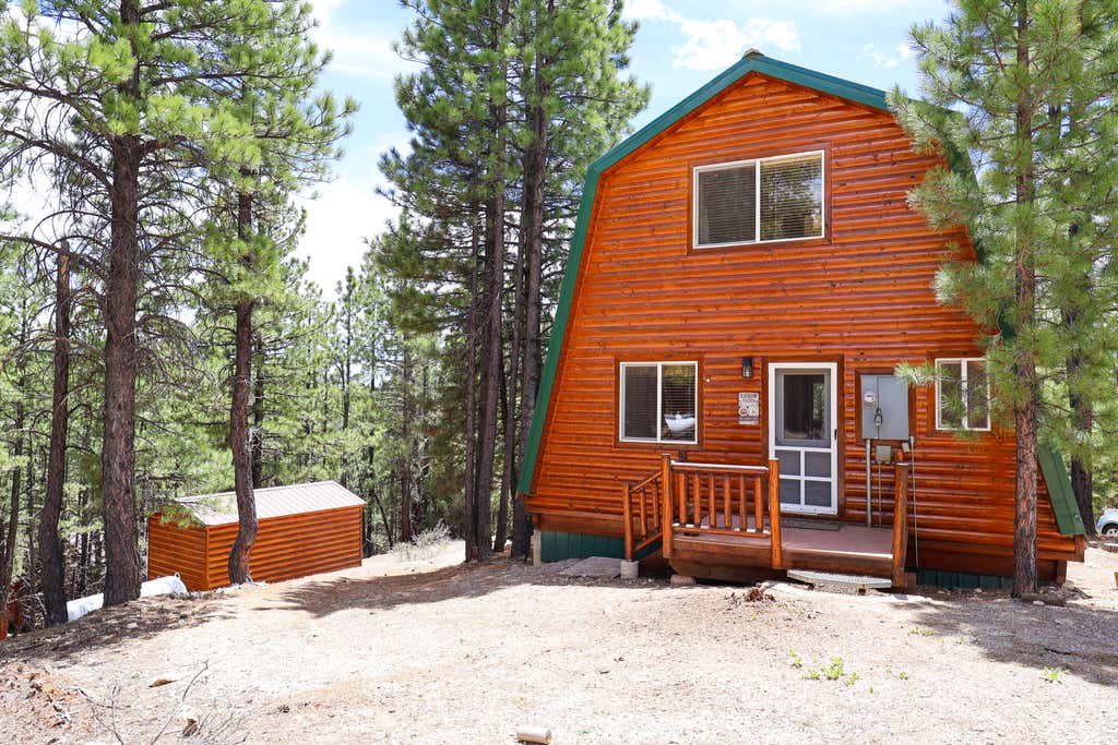 Photo of 865 N Pine Knoll Loop Loop, Duck Creek Village, UT 84762 (MLS # 115151)