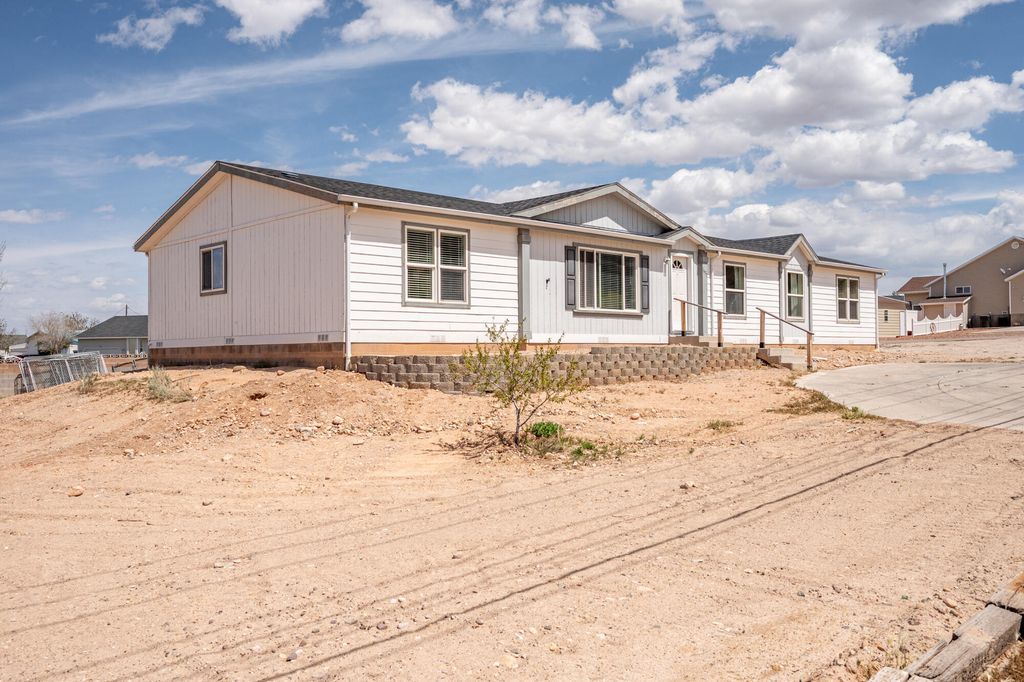 Photo of 1637 E Midvalley Rd Rd, Enoch, UT 84721 (MLS # 115836)