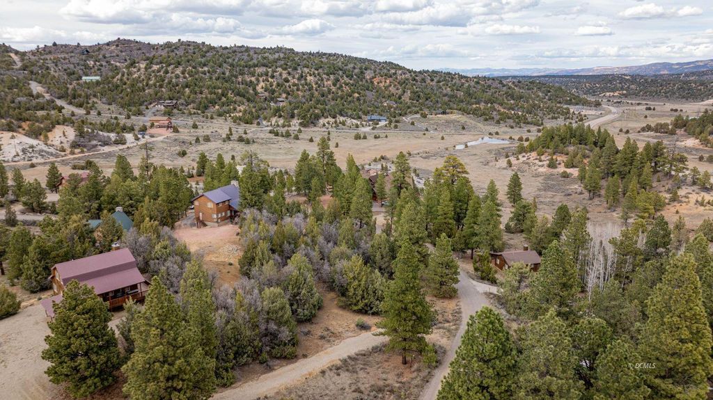 Photo of 2805 N Dead Horse Lp, Alton, UT 84710 (MLS # 116452)