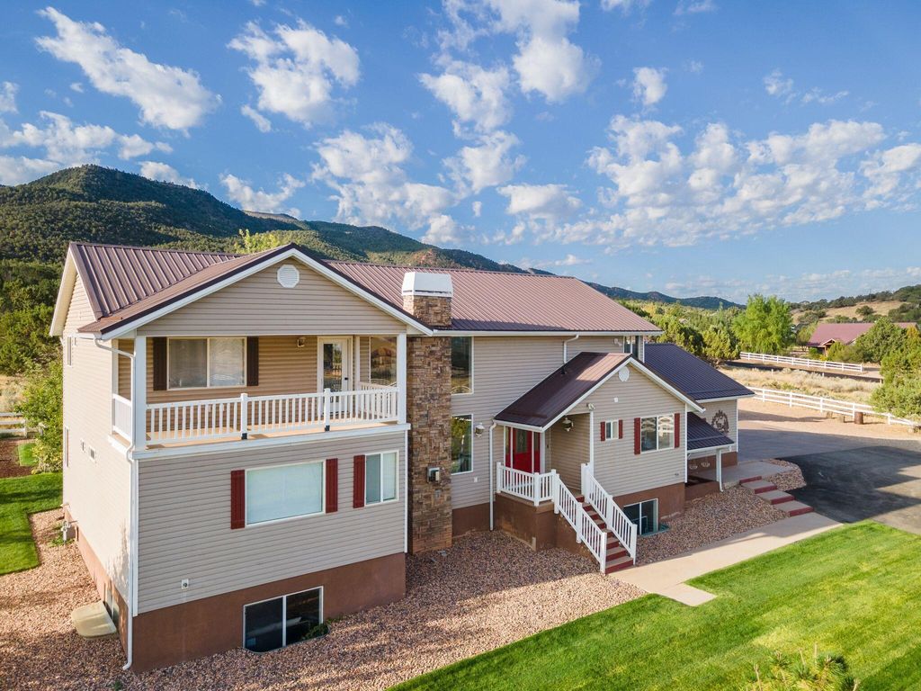 Photo of 1025 W Old Hwy 91, Parowan, UT 84761 (MLS # 111068)