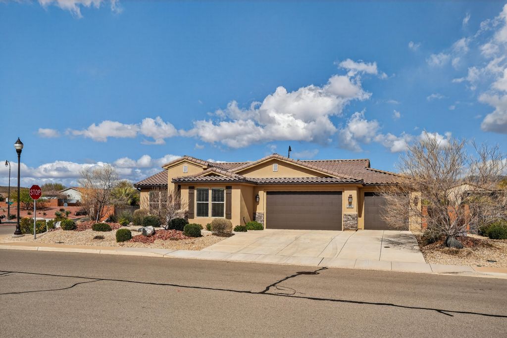 Photo of 284 W Via Modelo, Washington, UT 84780 (MLS # 115146)