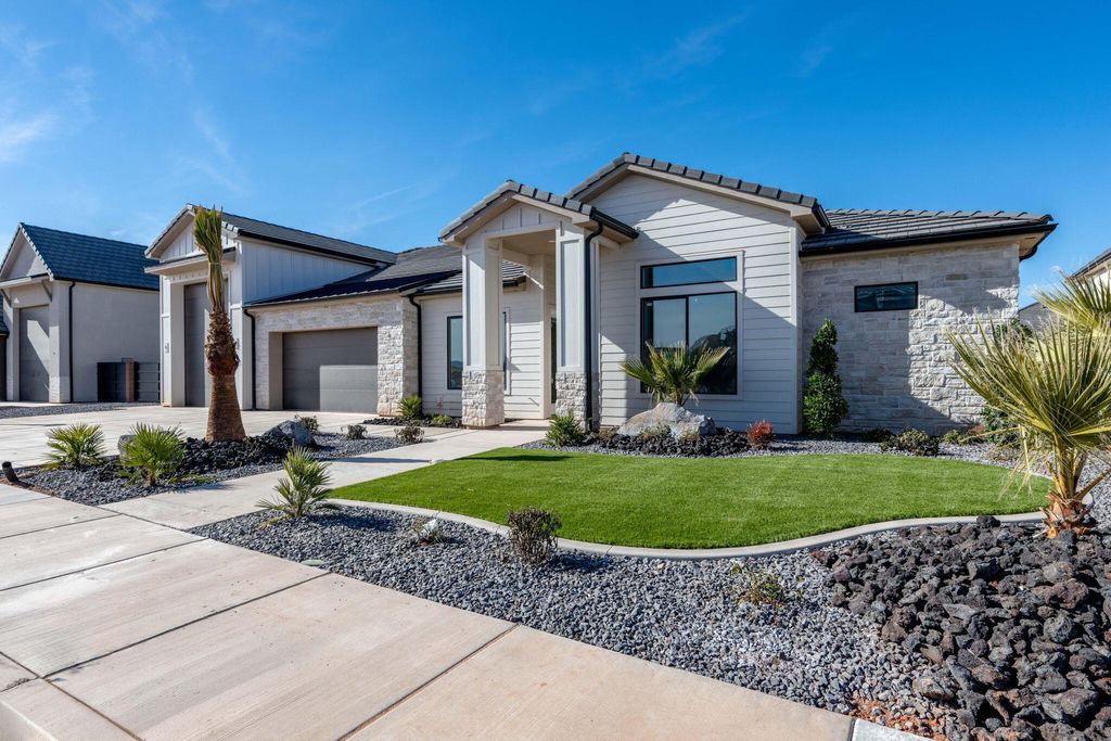 Photo of 4954 S LAKEFRONT Place, Washington, UT 84780 (MLS # 114773)