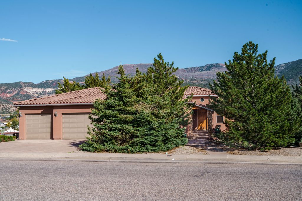 Photo of 1059 S Ridge RD, Cedar City, UT 84720 (MLS # 111089)