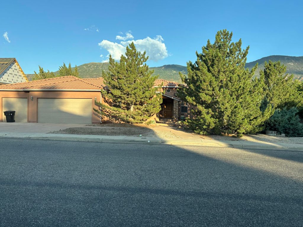 Photo of 1059 S Ridge RD, Cedar City, UT 84720 (MLS # 111089)
