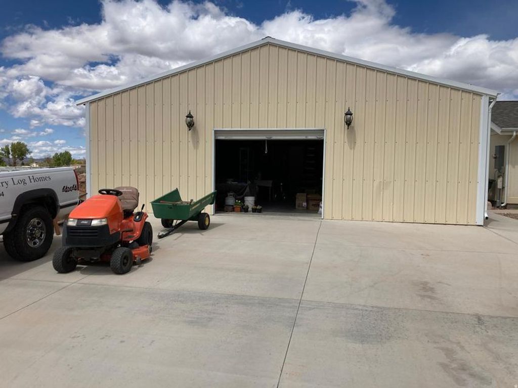 Photo of 610 W Old Highway 91, Parowan, UT 84761 (MLS # 116077)