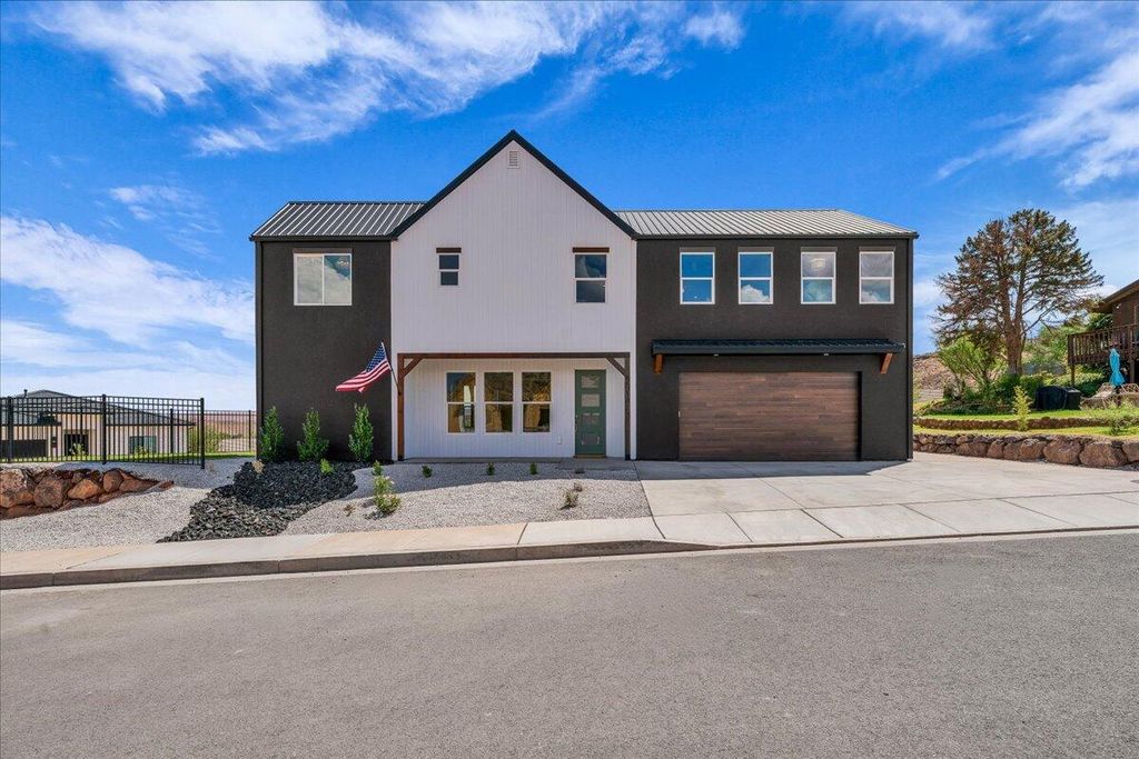 Photo of 2914 E CHAPMAN CIR, Washington, UT 84780 (MLS # 114654)