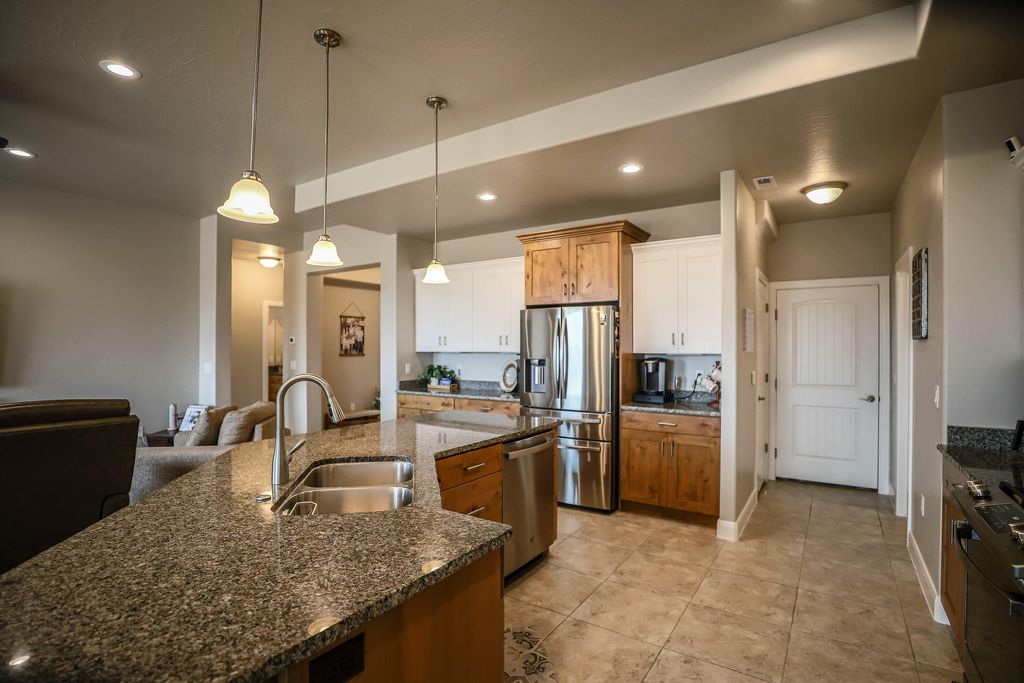 Photo of 1930 N Creek Side CT, Washington, UT 84780 (MLS # 115512)