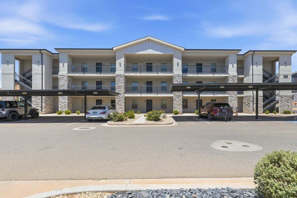 Photo of 6230 W Winding Way #G203, Hurricane, UT 84737 (MLS # 117142)