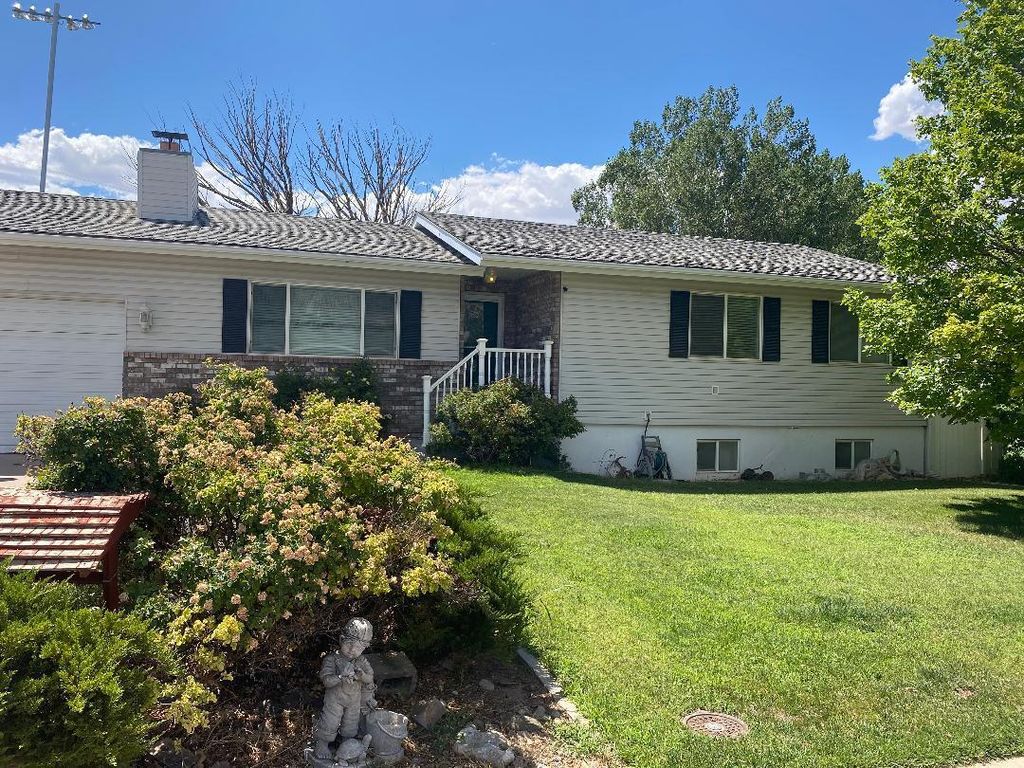 Photo of 971 Ironwood CIR, Cedar City, UT 84721 (MLS # 112478)