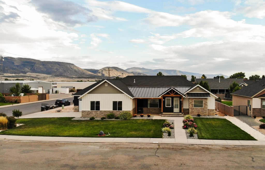 Photo of 582 E 5020 N, Enoch, UT 84721 (MLS # 113260)