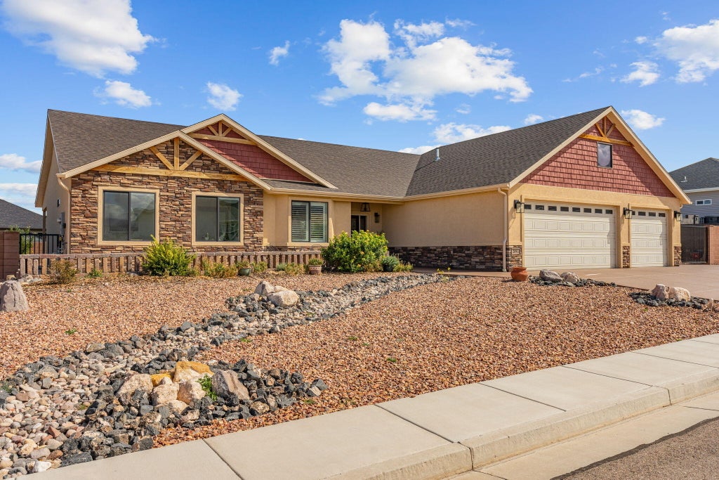 Photo of 2091 E Mountain View Loop LOOP, Enoch, UT 84721 (MLS # 118112)
