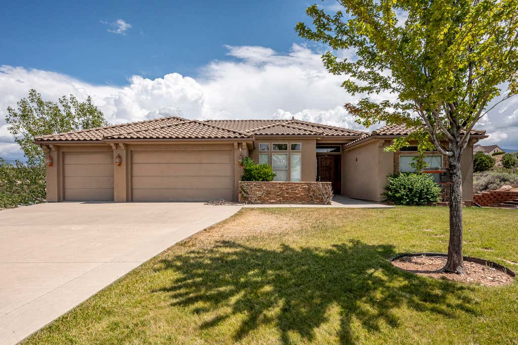 Photo of 1387 S Hillcrest DR, Cedar City, UT 84720 (MLS # 117308)