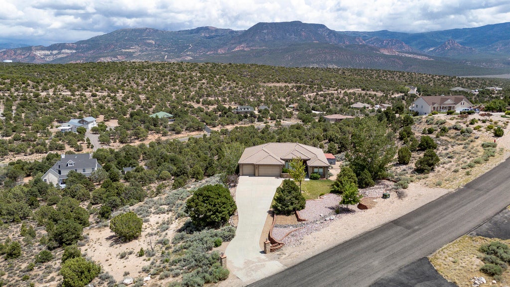 Photo of 1387 S Hillcrest DR, Cedar City, UT 84720 (MLS # 117308)