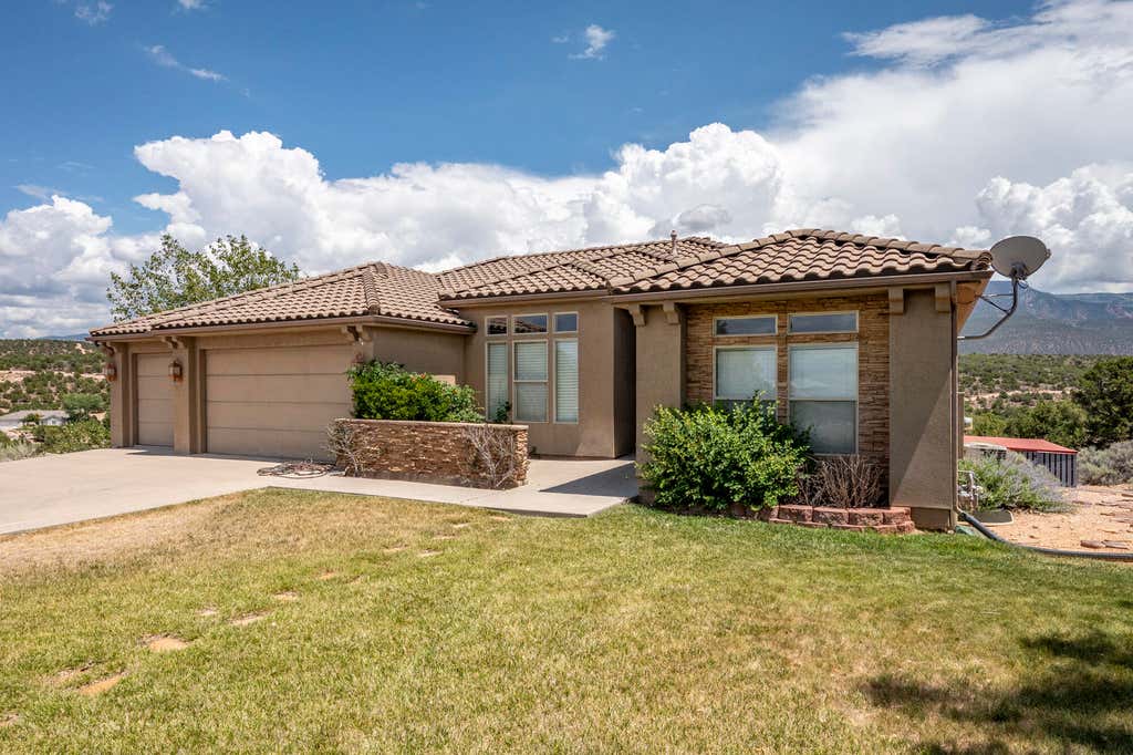Photo of 1387 S Hillcrest DR, Cedar City, UT 84720 (MLS # 117308)