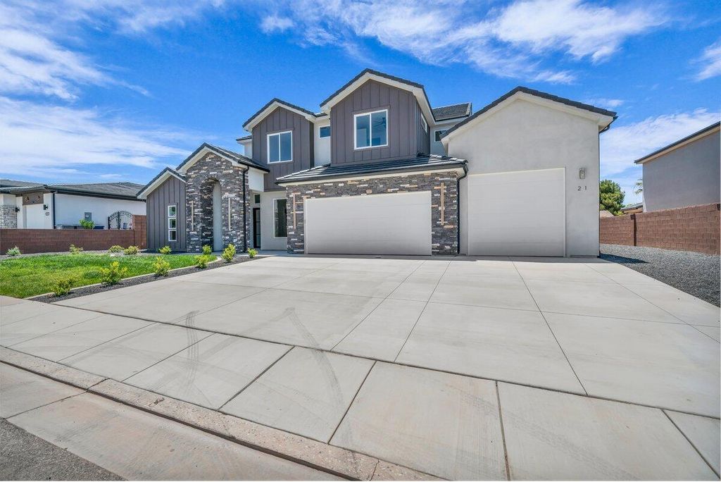 Photo of 21 W ELINOR LN, Washington, UT 84780 (MLS # 111952)