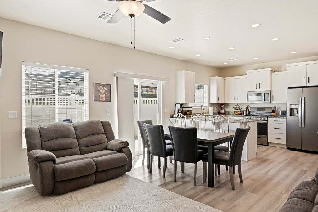 Photo of 668 E Fiddlers Cove DR #6, Cedar City, UT 84721 (MLS # 116984)