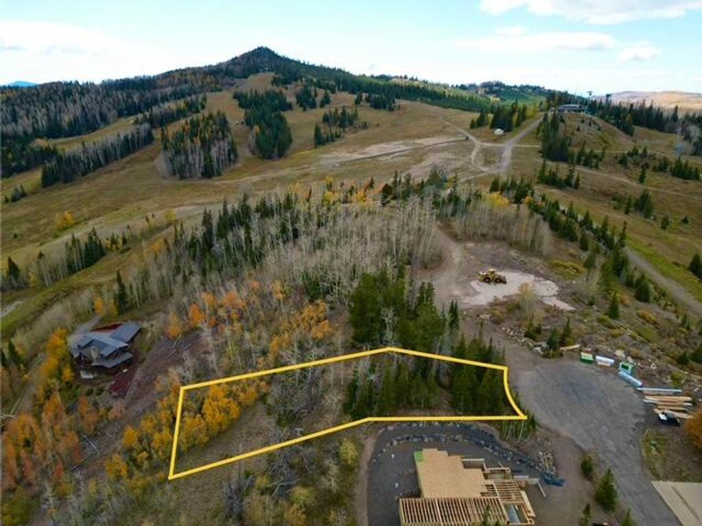 Photo of 1 Ridge View St, Brian Head, UT 84719 (MLS # 113373)