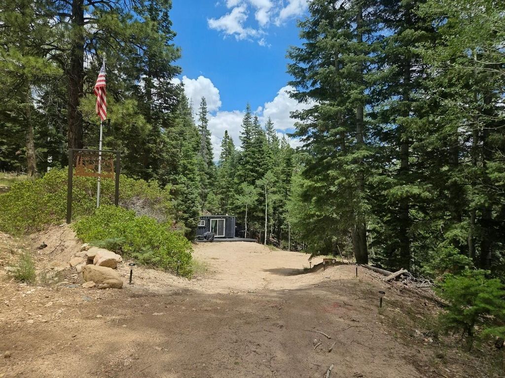 Photo of 27 Bonnie Green DR, Duck Creek Village, UT 84762 (MLS # 116817)