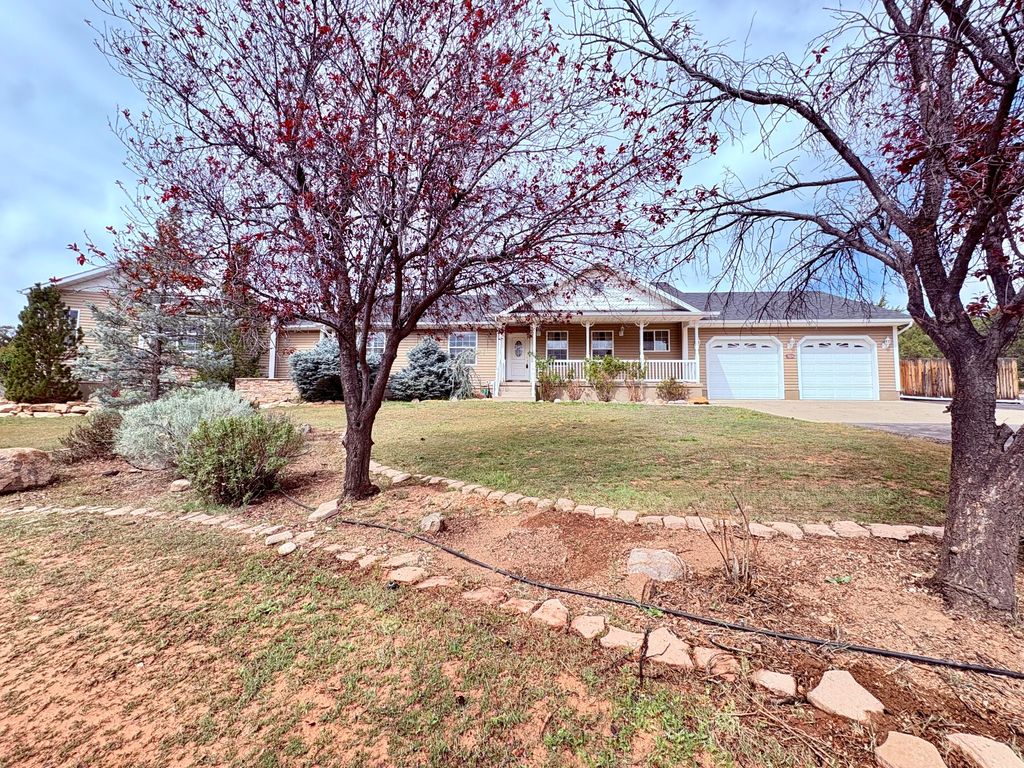 Photo of 1510 S Cross Hollow DR, Cedar City, UT 84720 (MLS # 116003)