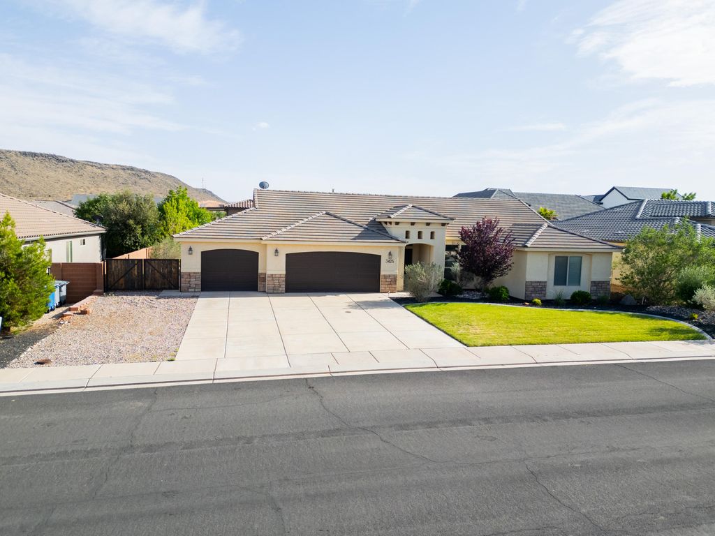 Photo of 3425 W 2650 S, Hurricane, UT 84737 (MLS # 115919)