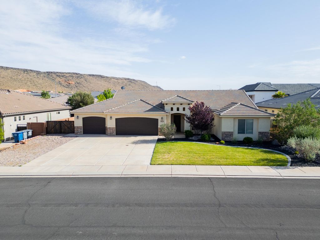 Photo of 3425 W 2650 S, Hurricane, UT 84737 (MLS # 115919)