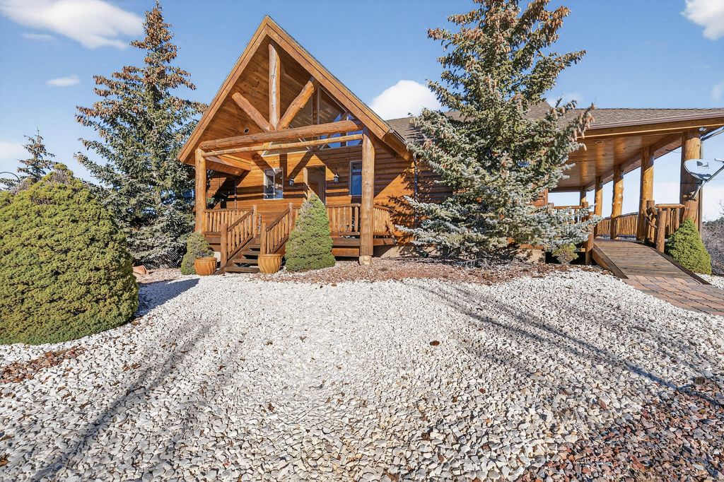 Photo of 2175 W Manitoban Trail Trl, Duck Creek Village, UT 84762 (MLS # 114860)